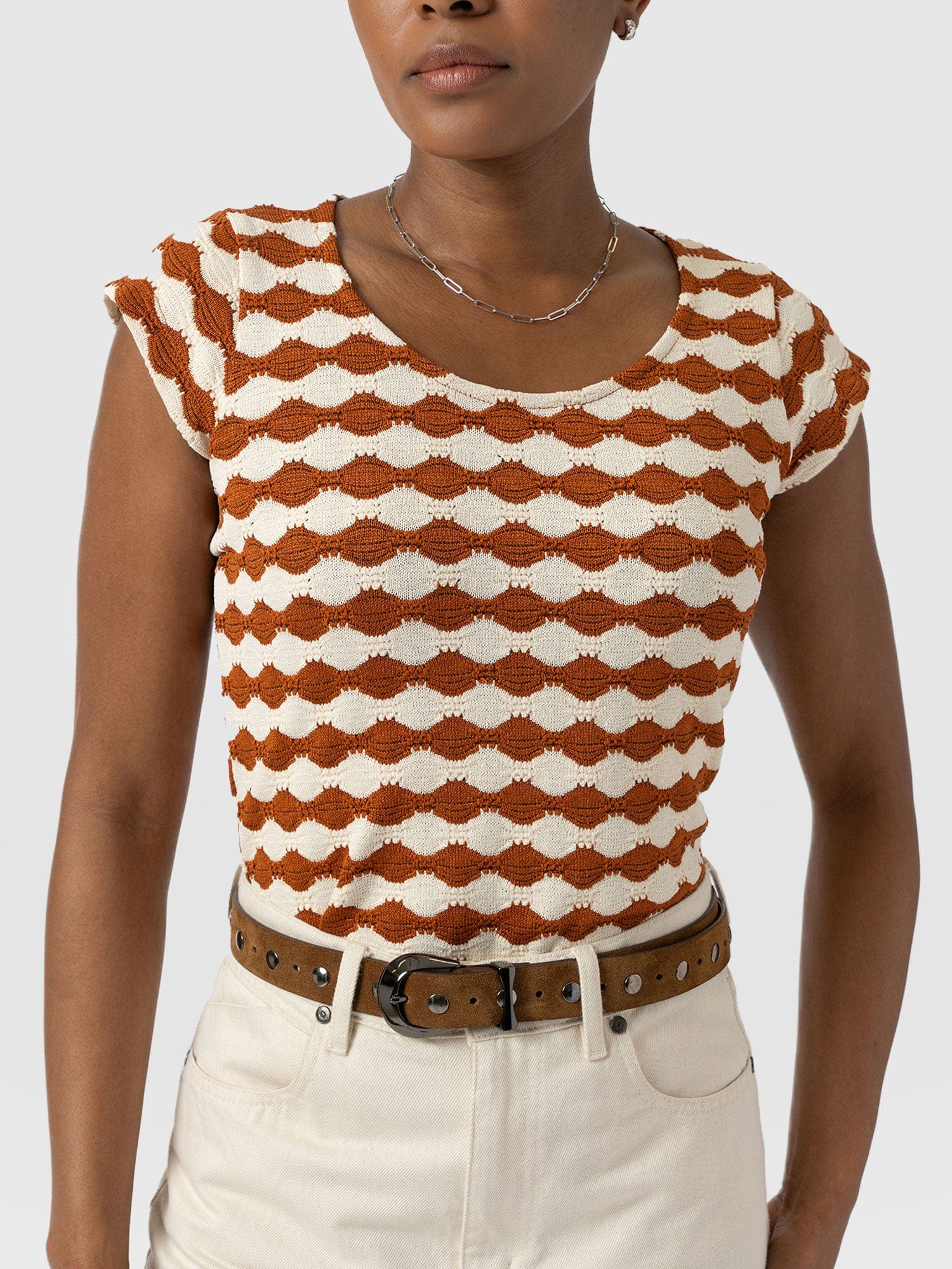 Elise Scoop Neck Tee - Brown/Cream - Women's T-Shirts | Saint + Sofia® USA